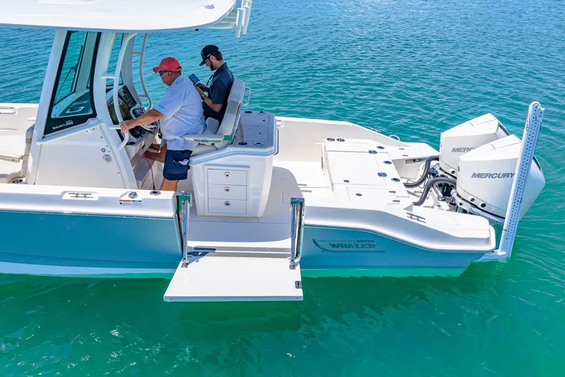 Slide: The Image of Boston Whaler 280 Dauntless 2023 - 12