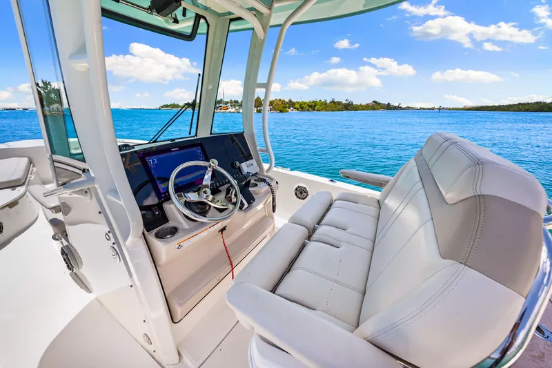 Slide: The Image of Boston Whaler 280 Dauntless 2023 - 16