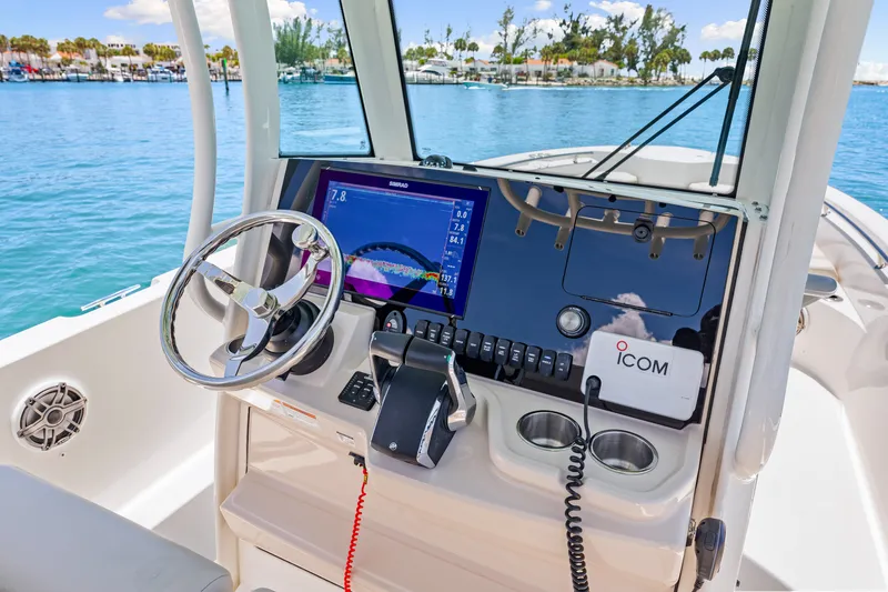 Slide: The Image of Boston Whaler 280 Dauntless 2023 - 18