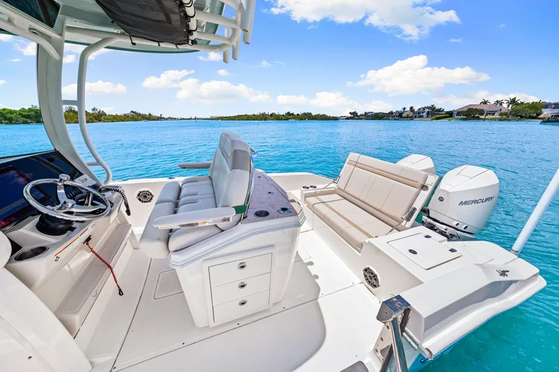 Slide: The Image of Boston Whaler 280 Dauntless 2023 - 20