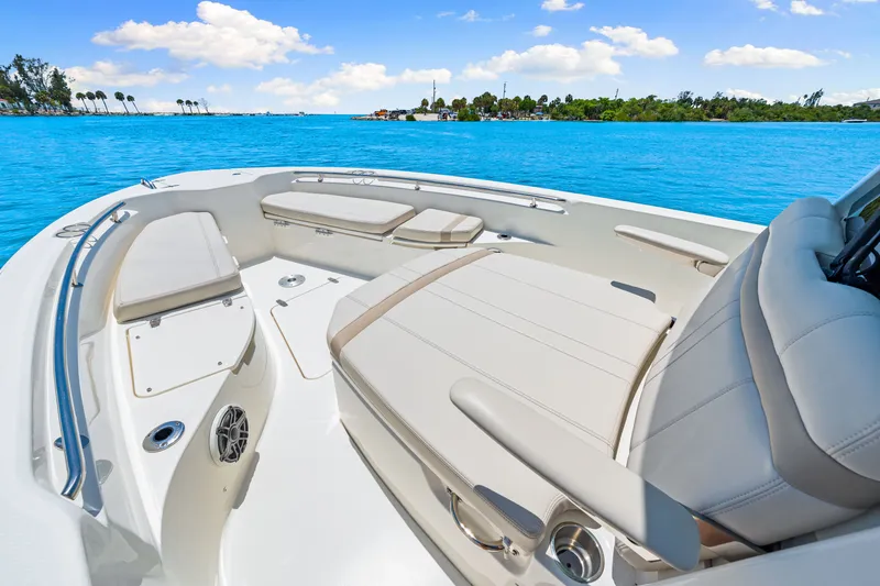 Slide: The Image of Boston Whaler 280 Dauntless 2023 - 23