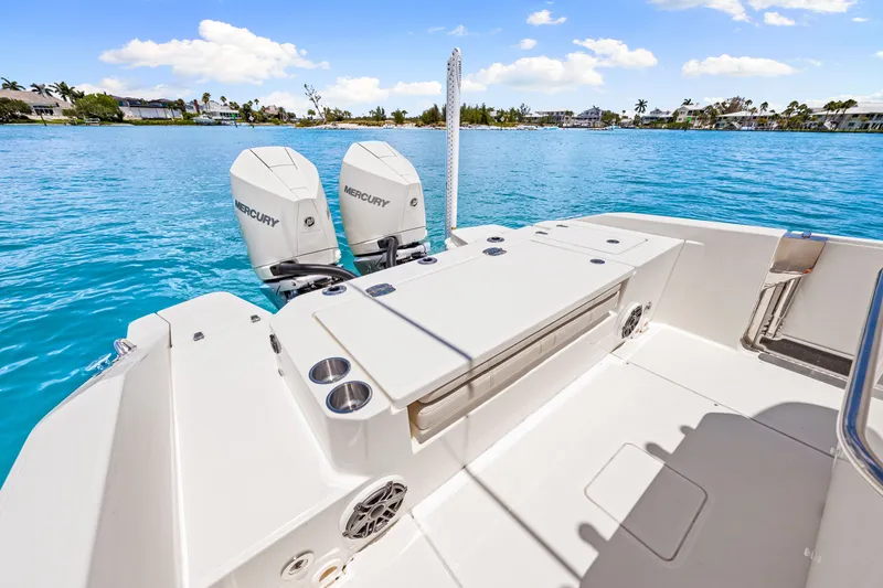 Slide: The Image of Boston Whaler 280 Dauntless 2023 - 37