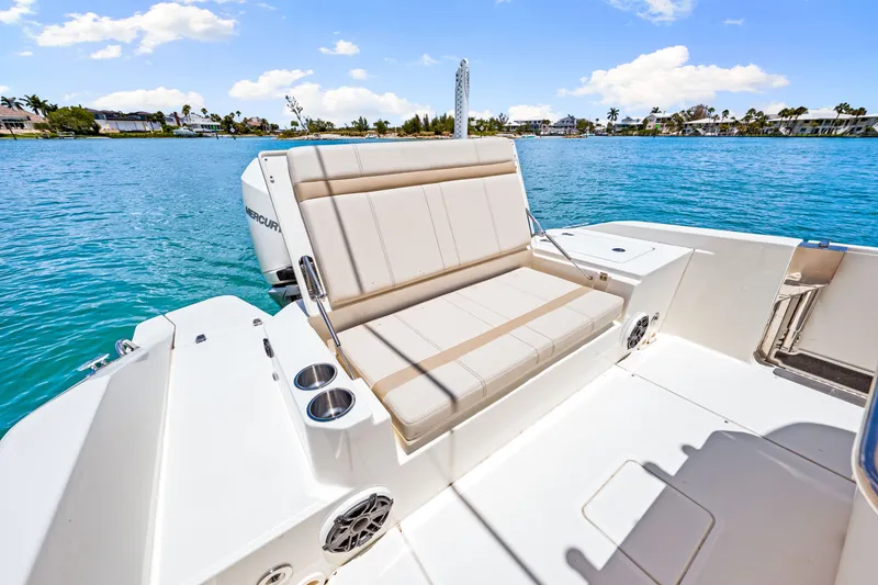 Slide: The Image of Boston Whaler 280 Dauntless 2023 - 38