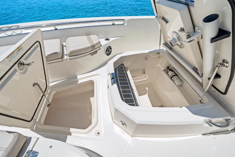 Slide: The Image of Boston Whaler 280 Dauntless 2023 - 63