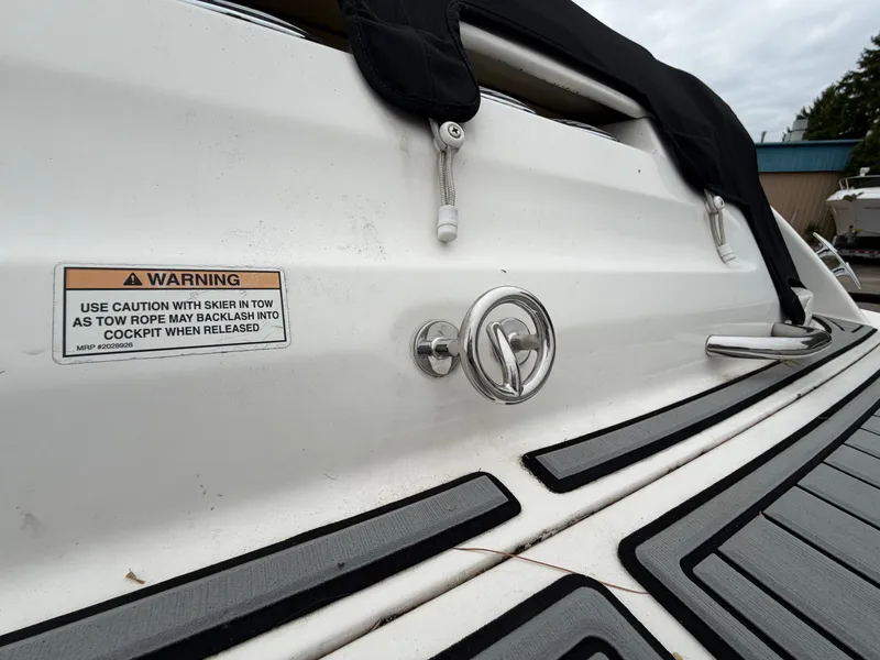 Slide: The Image of Bayliner V45 2019 with warning label and rope holder. - 10