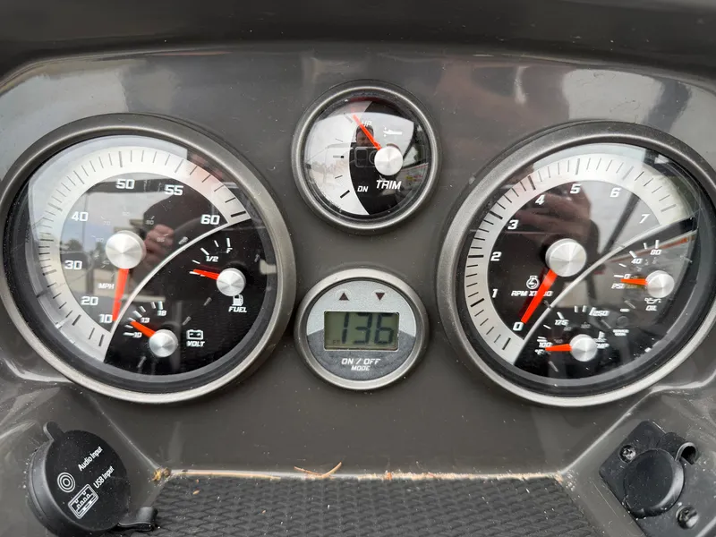 Slide: The Image of Dashboard of a 2019 Bayliner V45 boat. - 40