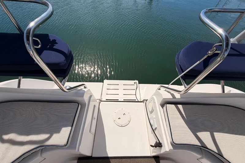 Slide: The Image of Hunter 44 Deck Salon 2007 yacht stern view with seating and water reflection. - 24