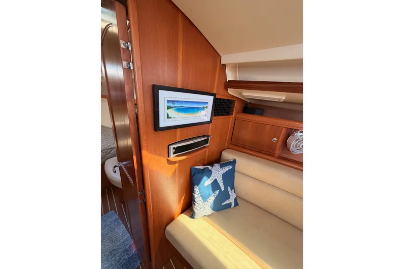 Slide: The Image of Interior of 2007 Hunter 44 Deck Salon with starfish pillow and wall art. - 51