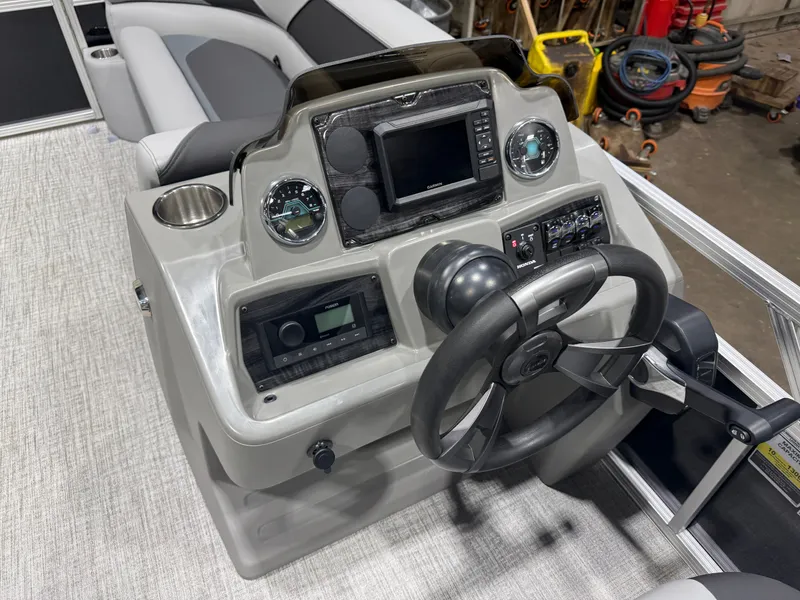 Slide: The Image of Tahoe Sport Rear Fish 2185 & 4-Stroke $32995 2026 - 12