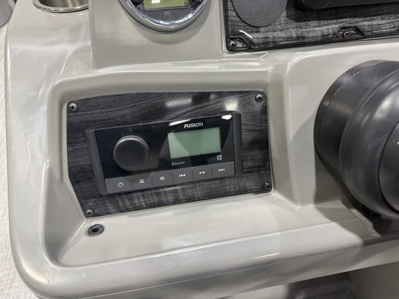 Slide: The Image of Tahoe Sport Rear Fish 2185 & 4-Stroke $32995 2026 - 13