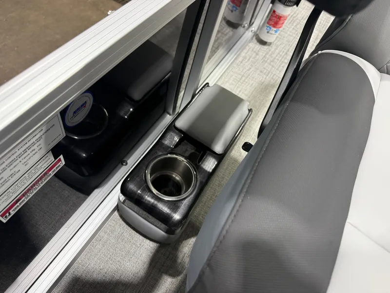 Slide: The Image of Tahoe Sport Rear Fish 2185 & 4-Stroke $32995 2026 - 15