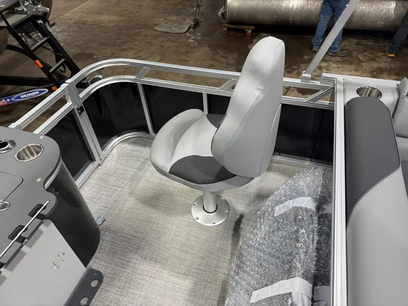 Slide: The Image of Tahoe Sport Rear Fish 2185 & 4-Stroke $32995 2026 - 17