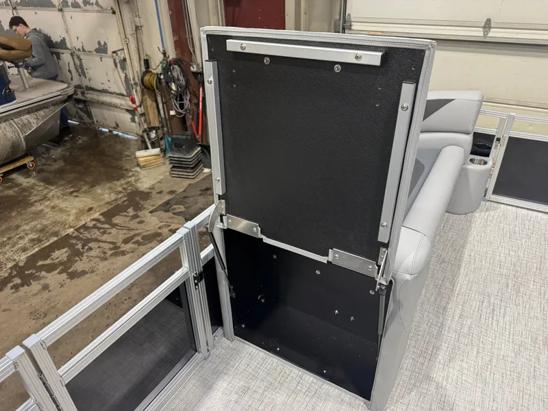 Slide: The Image of Tahoe Sport Rear Fish 2185 & 4-Stroke $32995 2026 - 26