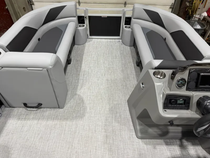 Slide: The Image of Tahoe Sport Rear Fish 2185 & 4-Stroke $32995 2026 - 27