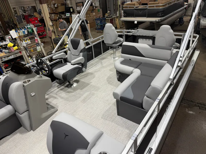 Slide: The Image of Tahoe Sport Rear Fish 2185 & 4-Stroke $32995 2026 - 3