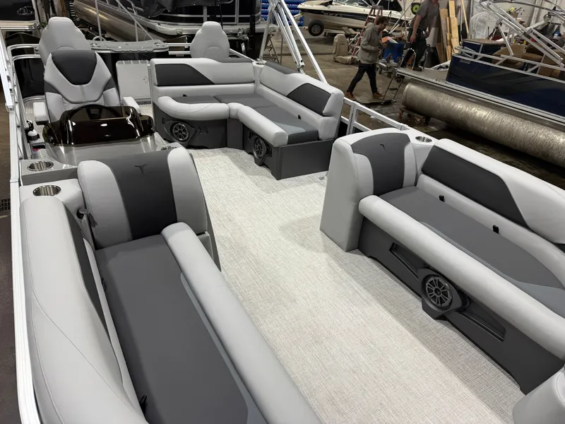 Slide: The Image of Tahoe Sport Rear Fish 2185 & 4-Stroke $32995 2026 - 30