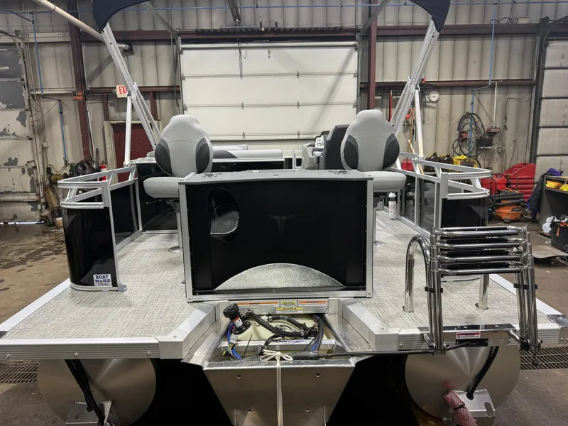 Slide: The Image of Tahoe Sport Rear Fish 2185 & 4-Stroke $32995 2026 - 36