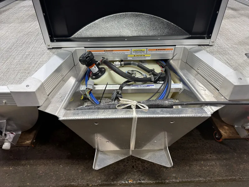 Slide: The Image of Tahoe Sport Rear Fish 2185 & 4-Stroke $32995 2026 - 38