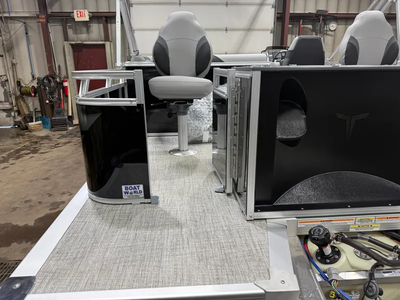 Slide: The Image of Tahoe Sport Rear Fish 2185 & 4-Stroke $32995 2026 - 40