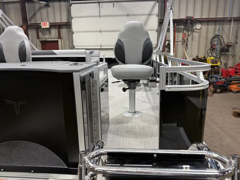 Slide: The Image of Tahoe Sport Rear Fish 2185 & 4-Stroke $32995 2026 - 41