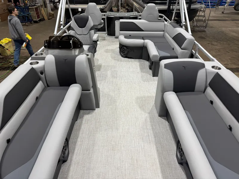 Slide: The Image of Tahoe Sport Rear Fish 2185 & 4-Stroke $32995 2026 - 6