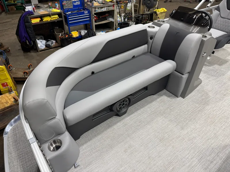 Slide: The Image of Tahoe Sport Rear Fish 2185 & 4-Stroke $32995 2026 - 7