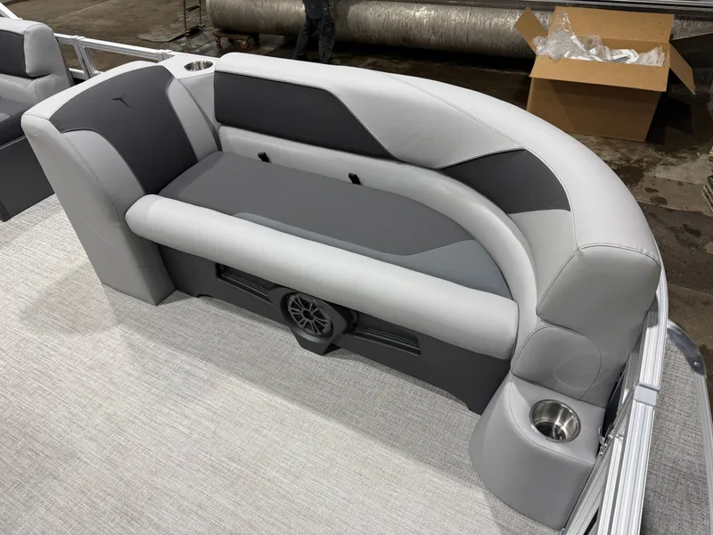 Slide: The Image of Tahoe Sport Rear Fish 2185 & 4-Stroke $32995 2026 - 8