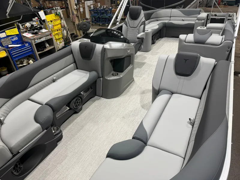 Slide: The Image of Tahoe LTZ 2385 Elite Cruise & Honda 4-Stroke EFI 2026 - 28