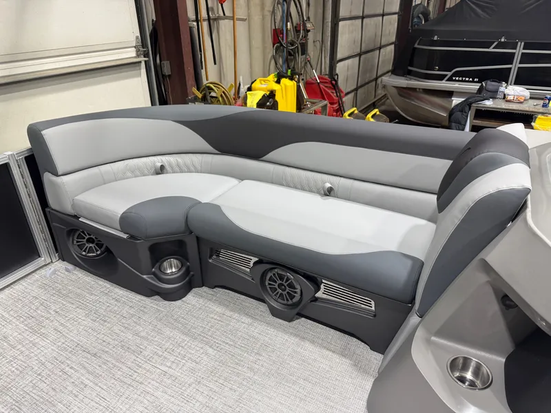 Slide: The Image of Tahoe LTZ 2385 Elite Cruise & Honda 4-Stroke EFI 2026 - 26