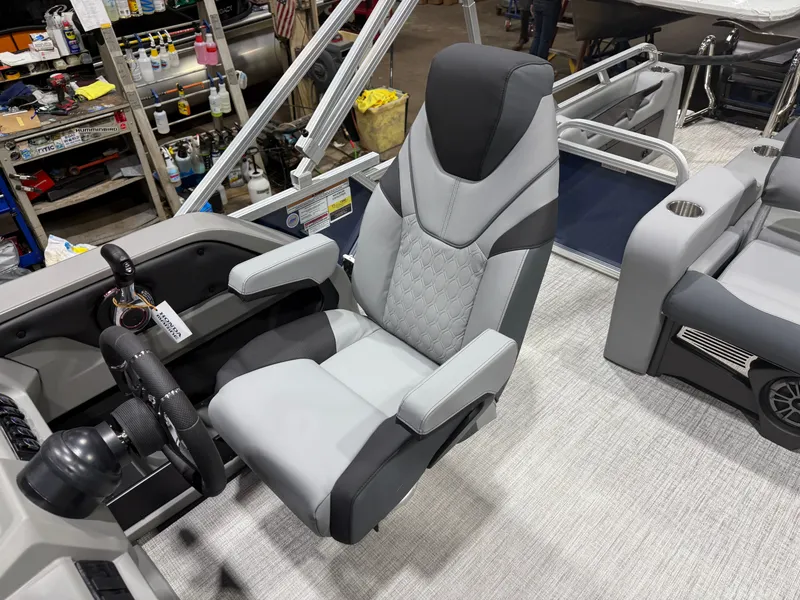 Slide: The Image of Tahoe LTZ 2385 VRB Swingback 2026 - 10