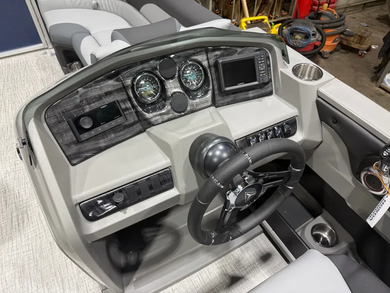 Slide: The Image of Tahoe LTZ 2385 VRB Swingback 2026 - 11