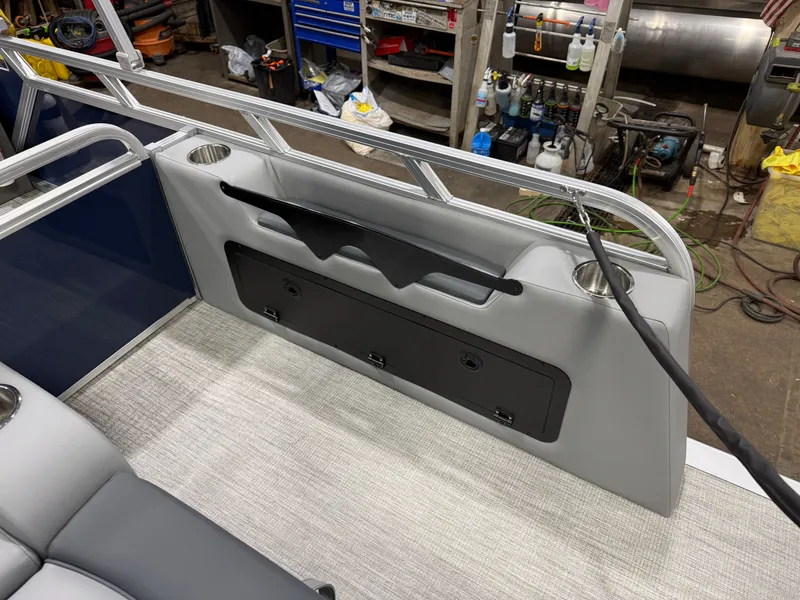 Slide: The Image of Tahoe LTZ 2385 VRB Swingback 2026 - 22