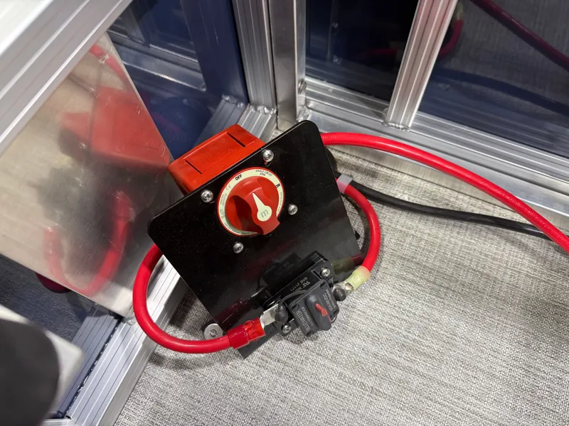 Slide: The Image of Tahoe LTZ 2385 VRB Swingback 2026 - 24