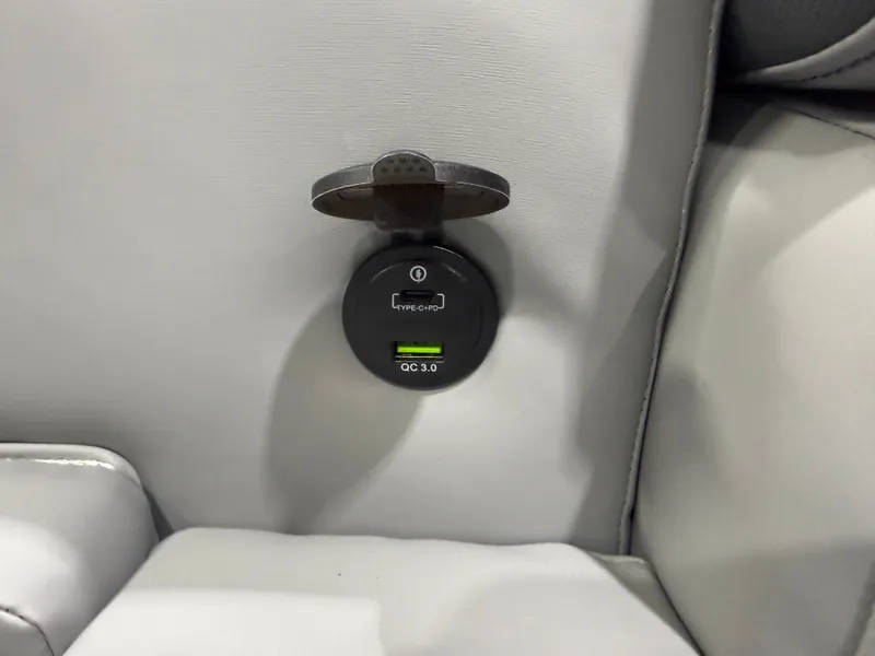 Slide: The Image of Tahoe LTZ 2385 VRB Swingback 2026 - 26