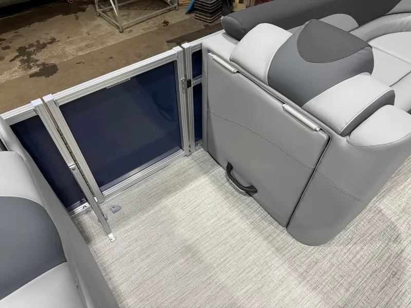 Slide: The Image of Tahoe LTZ 2385 VRB Swingback 2026 - 28