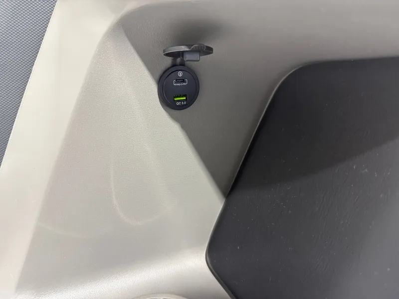 Slide: The Image of Tahoe LTZ 2385 VRB Swingback 2026 - 31