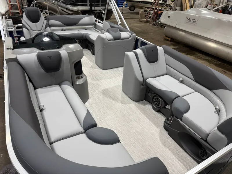 Slide: The Image of Tahoe LTZ 2385 VRB Swingback 2026 - 34