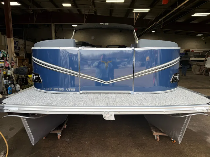 Slide: The Image of Tahoe LTZ 2385 VRB Swingback 2026 - 35