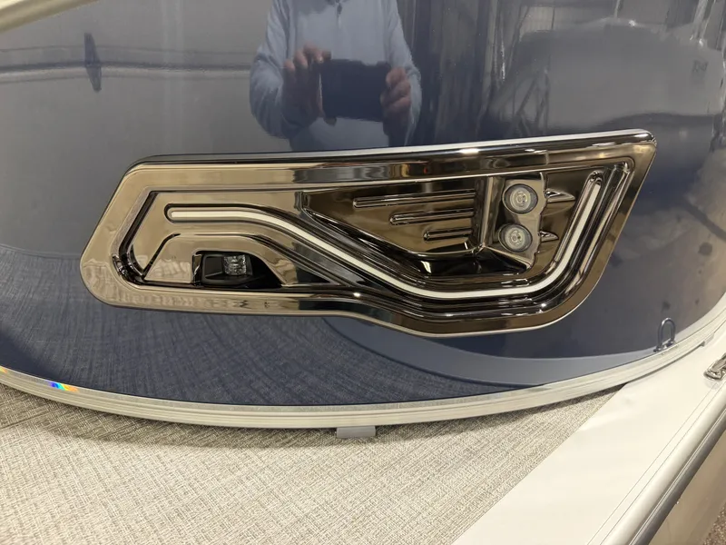 Slide: The Image of Tahoe LTZ 2385 VRB Swingback 2026 - 37