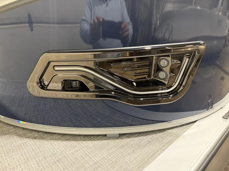 Slide: The Image of Tahoe LTZ 2385 VRB Swingback 2026 - 38