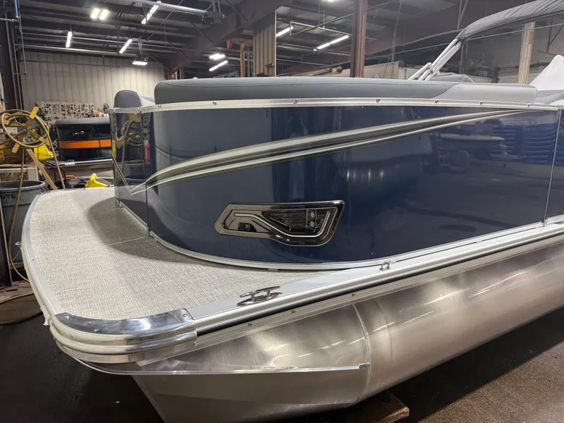 Slide: The Image of Tahoe LTZ 2385 VRB Swingback 2026 - 39