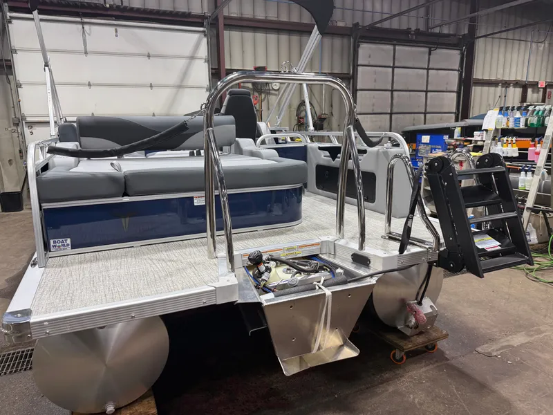 Slide: The Image of Tahoe LTZ 2385 VRB Swingback 2026 - 43