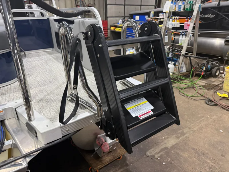 Slide: The Image of Tahoe LTZ 2385 VRB Swingback 2026 - 47