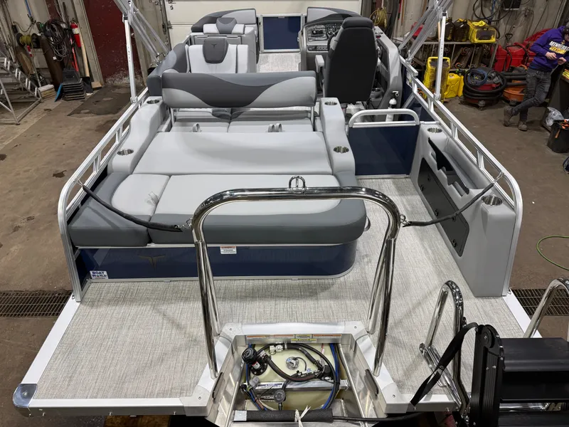 Slide: The Image of Tahoe LTZ 2385 VRB Swingback 2026 - 5