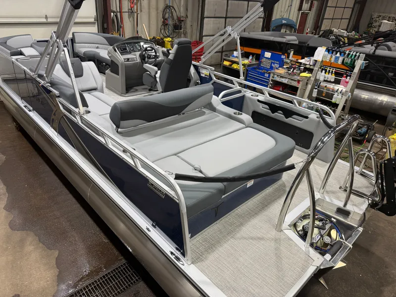 Slide: The Image of Tahoe LTZ 2385 VRB Swingback 2026 - 51