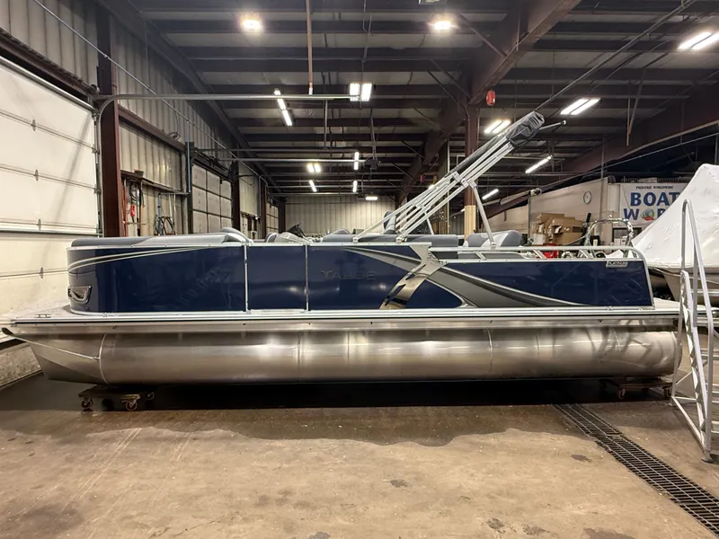 Slide: The Image of Tahoe LTZ 2385 VRB Swingback 2026 - 52