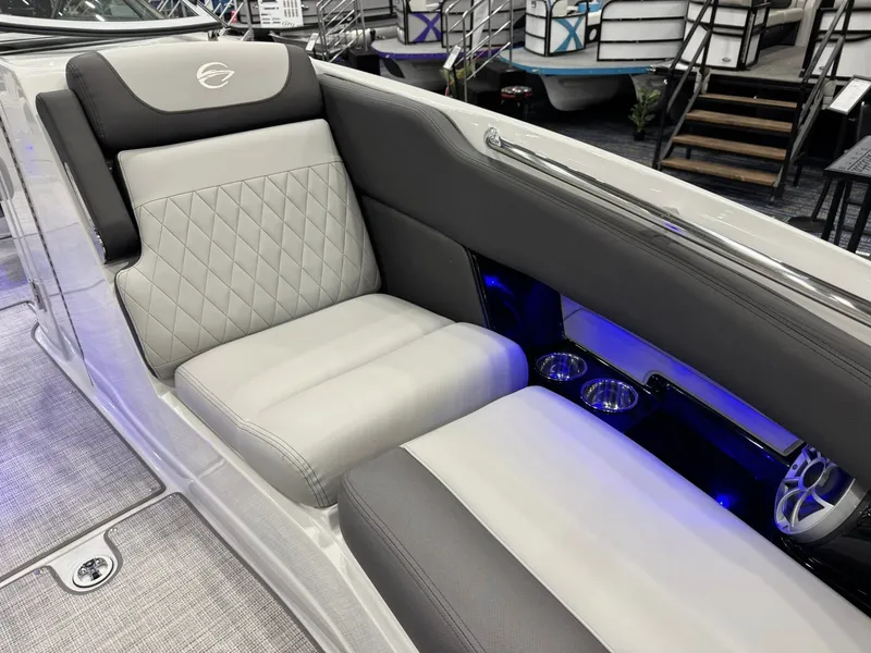 Slide: The Image of Crownline Boats 298 SS 2026 - 10