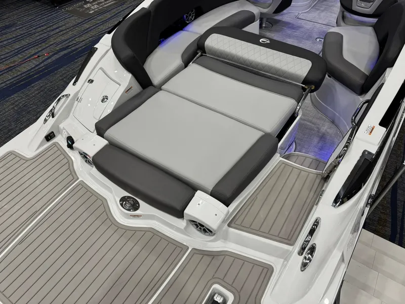 Slide: The Image of Crownline Boats 298 SS 2026 - 16