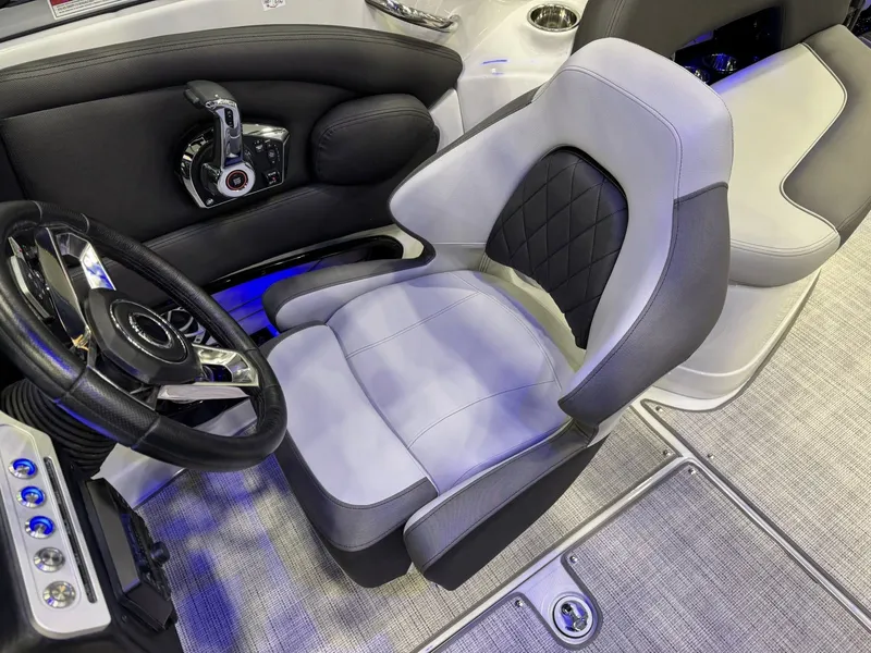 Slide: The Image of Crownline Boats 298 SS 2026 - 23