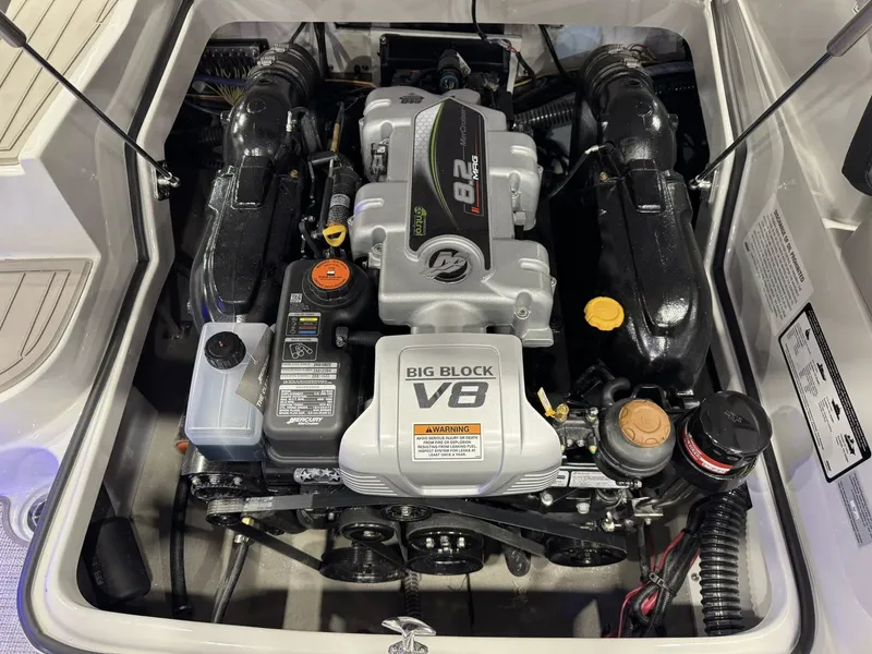 Slide: The Image of Crownline Boats 298 SS 2026 - 7